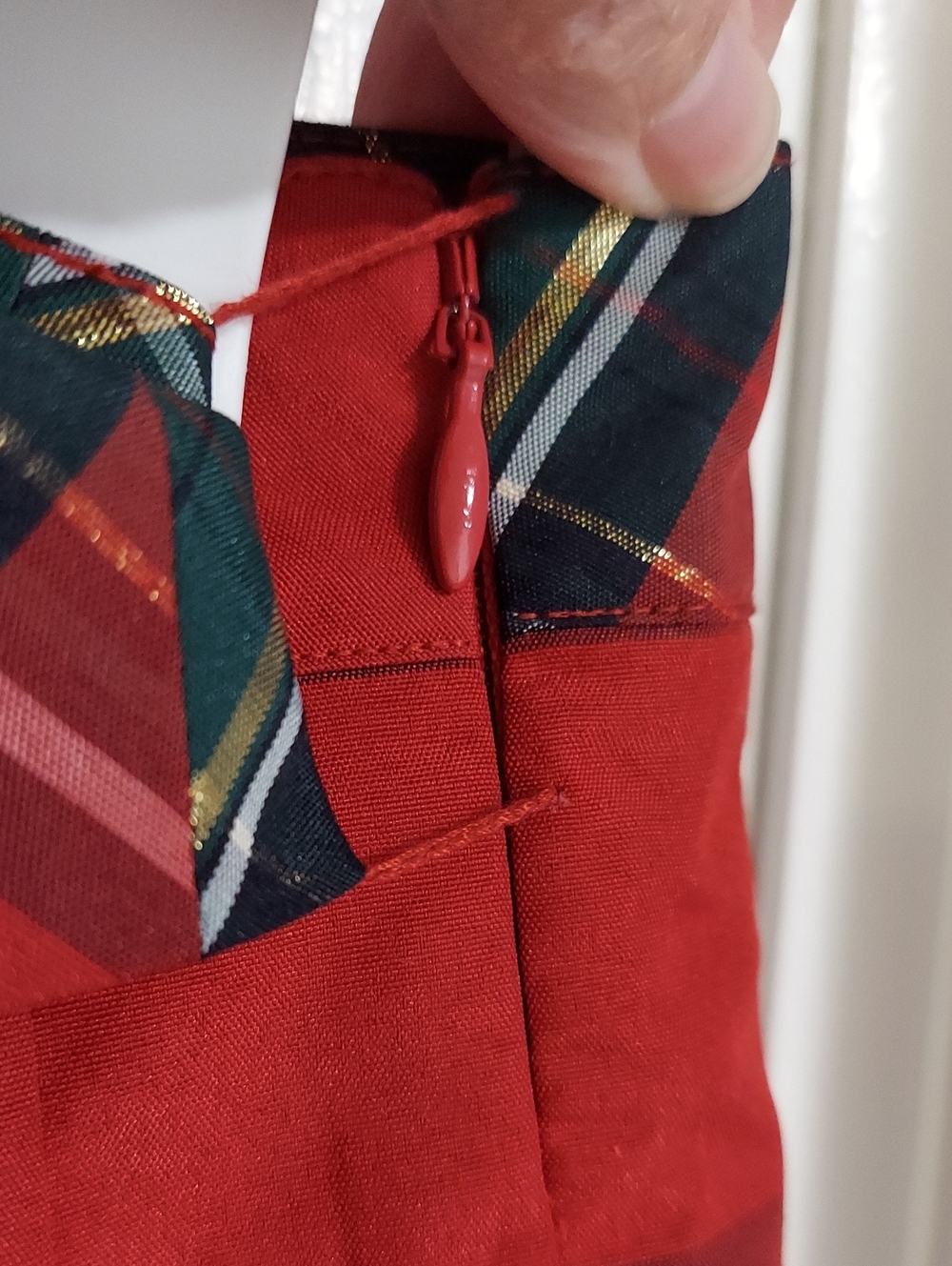 Talbots Skirt, Size 18W, Red & Green Stewart Plaid, Pleats, Tie Belt - Picture 7 of 11